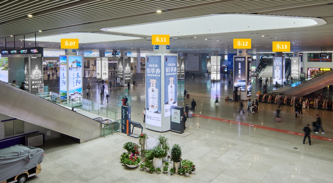 杭州东站广告-出站大厅灯箱1