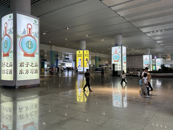 杭州东站广告-出站大厅灯箱3