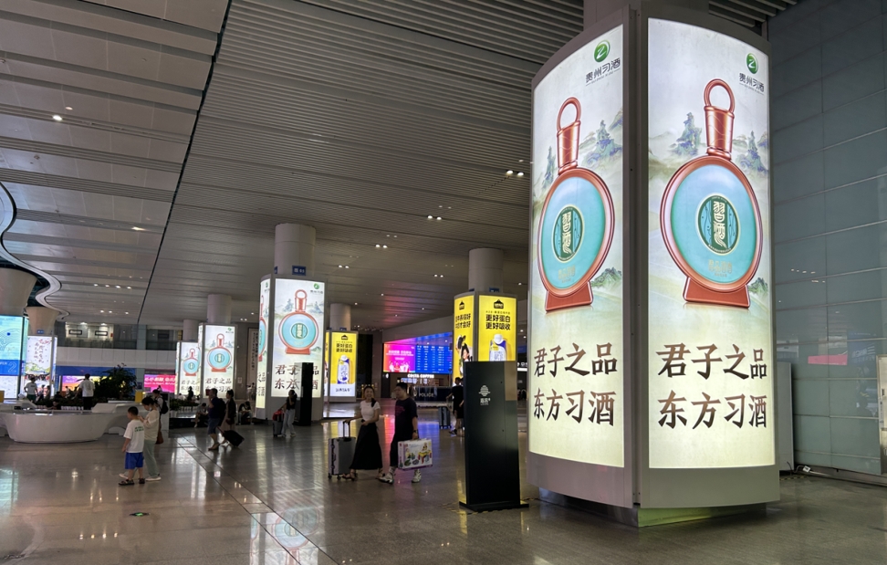 杭州东站广告-出站大厅灯箱8