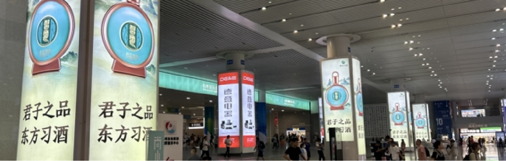 高铁广告-出站大厅灯箱4