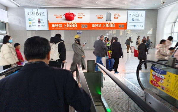 杭州东站广告-进出站交汇层墙面灯箱