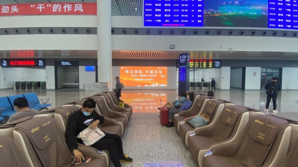 江门站-进站候车大厅墙面灯箱