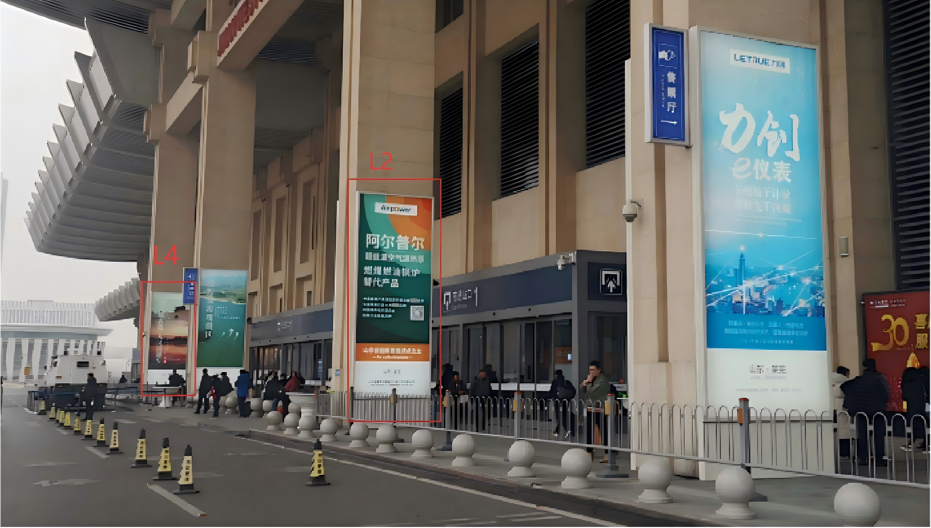 济南西站广告-二层落客平台立柱灯箱