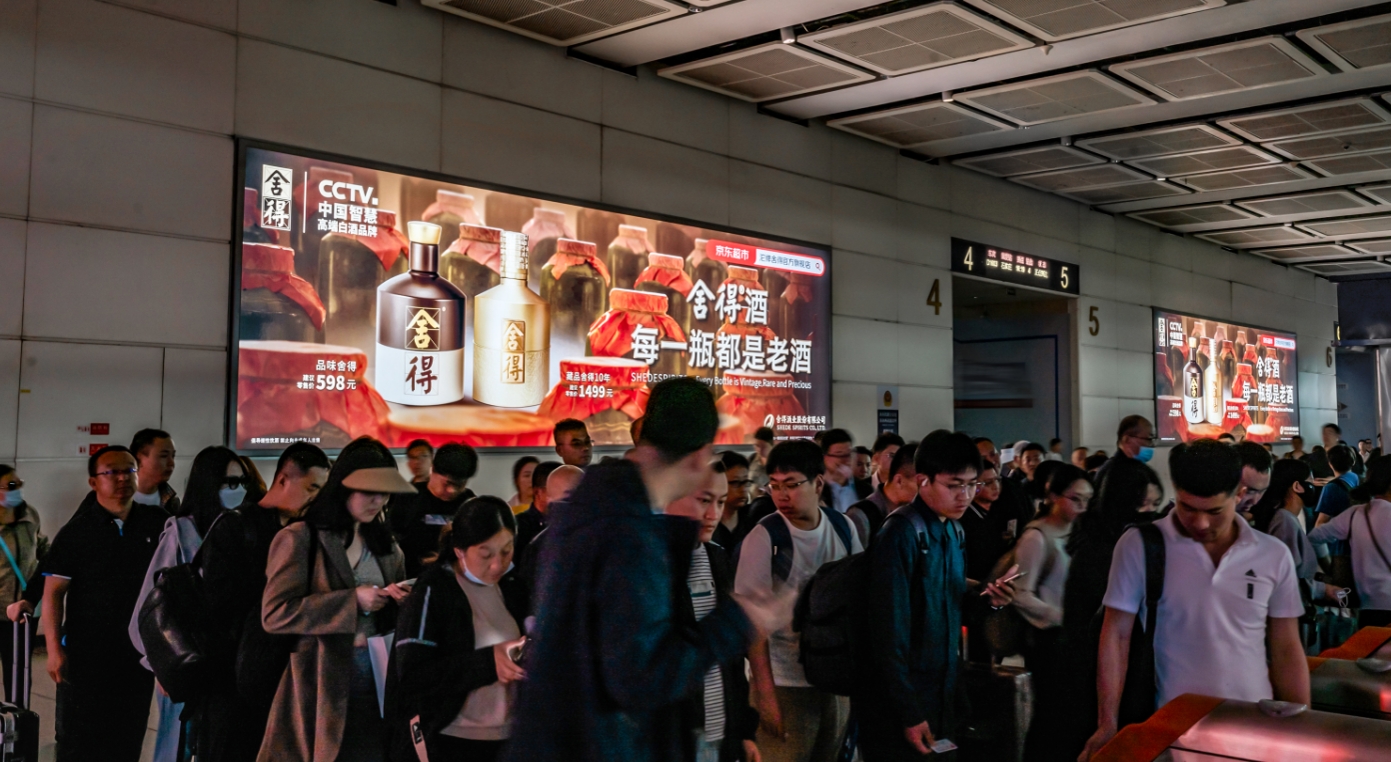 济南西站广告-出站通道灯箱套装