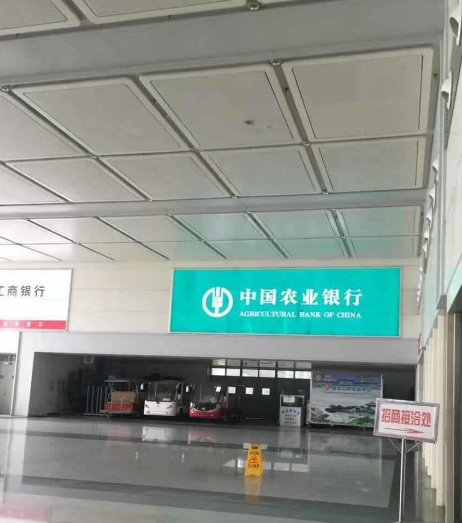 济南西站广告-进站检票口灯箱2