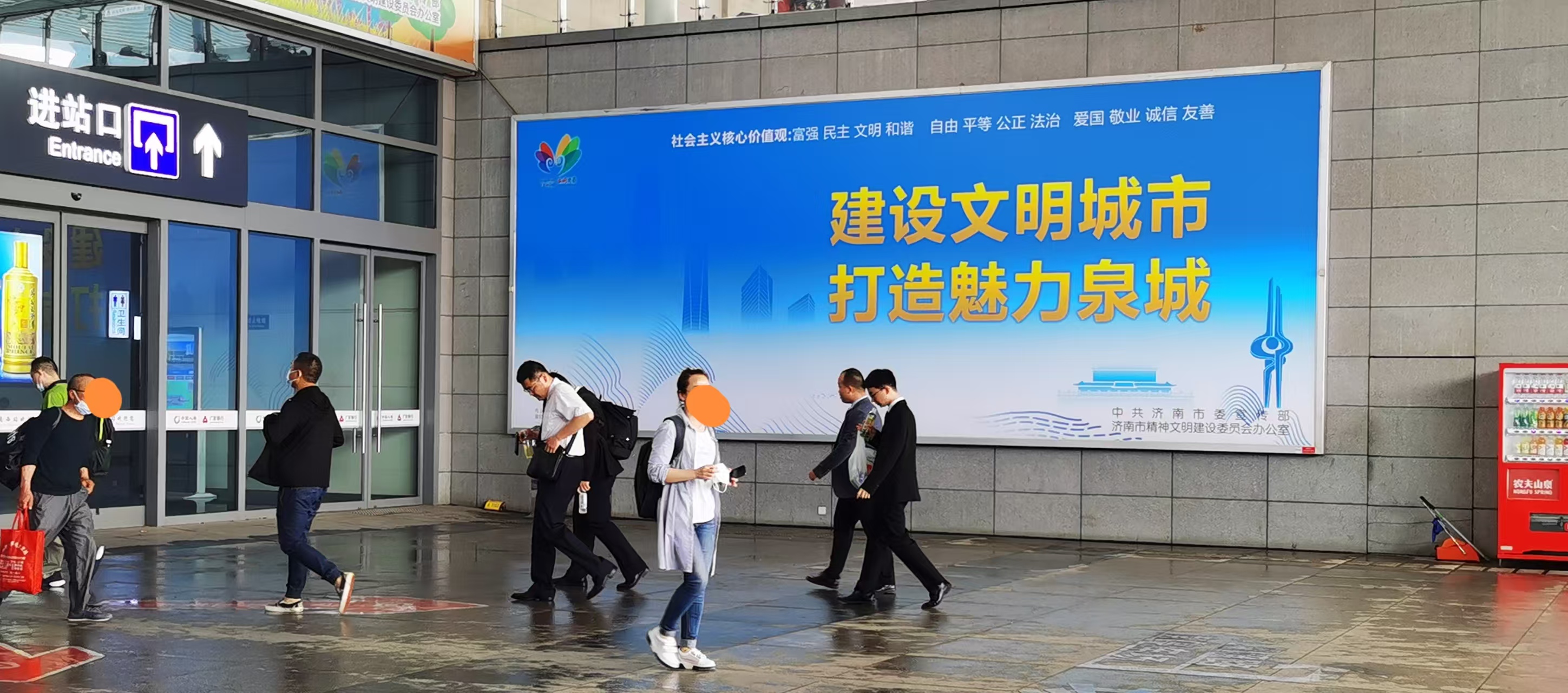 济南西站广告-进出站口大灯箱