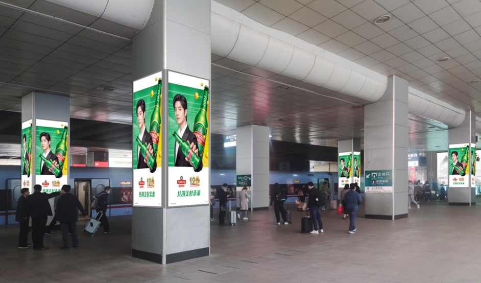 济南站广告-站台层灯箱套装1
