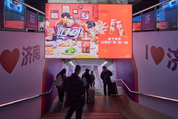 济南站广告-站台层灯箱套装2