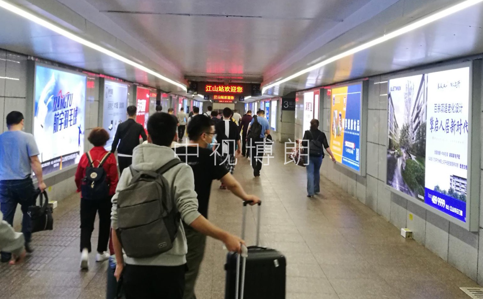 江山站广告-出站通道墙面灯箱
