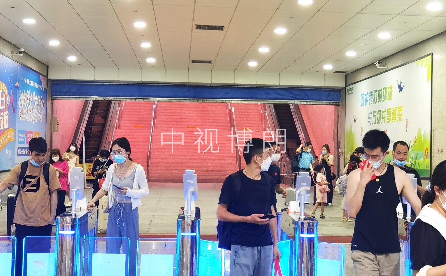 嘉兴南站广告-出站通道东西LED屏套装