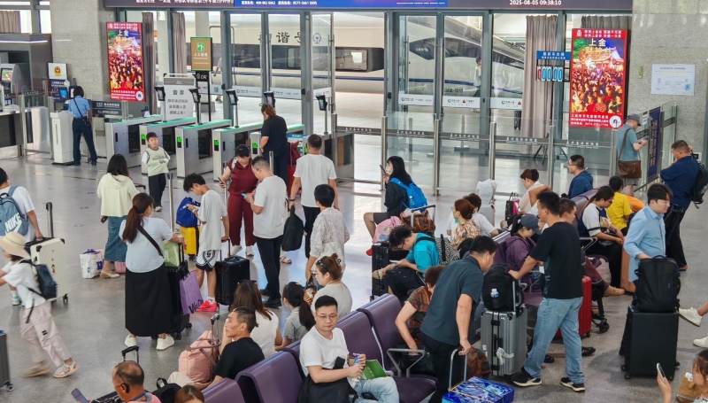 Jiaxing South Station Advertising-Independent screen brushing set for waiting room