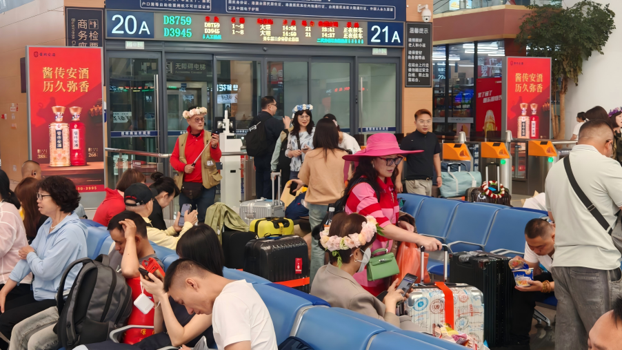 Реклама Южного вокзала.-Наборы для самостоятельной щетки в зале ожидания