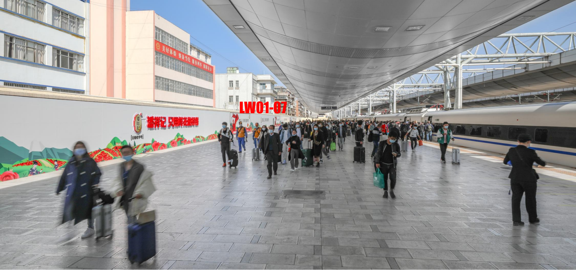 昆明站广告-1号站台墙面灯箱套装