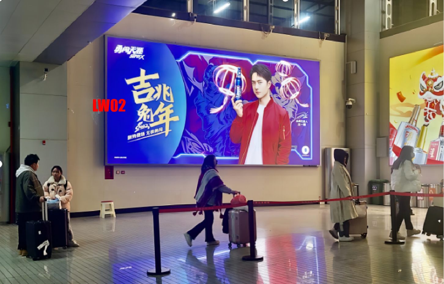 昆明站广告-南出站厅B1层墙面灯箱LW02