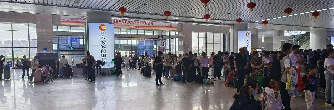 六安站广告-一层候车厅图腾灯箱套装