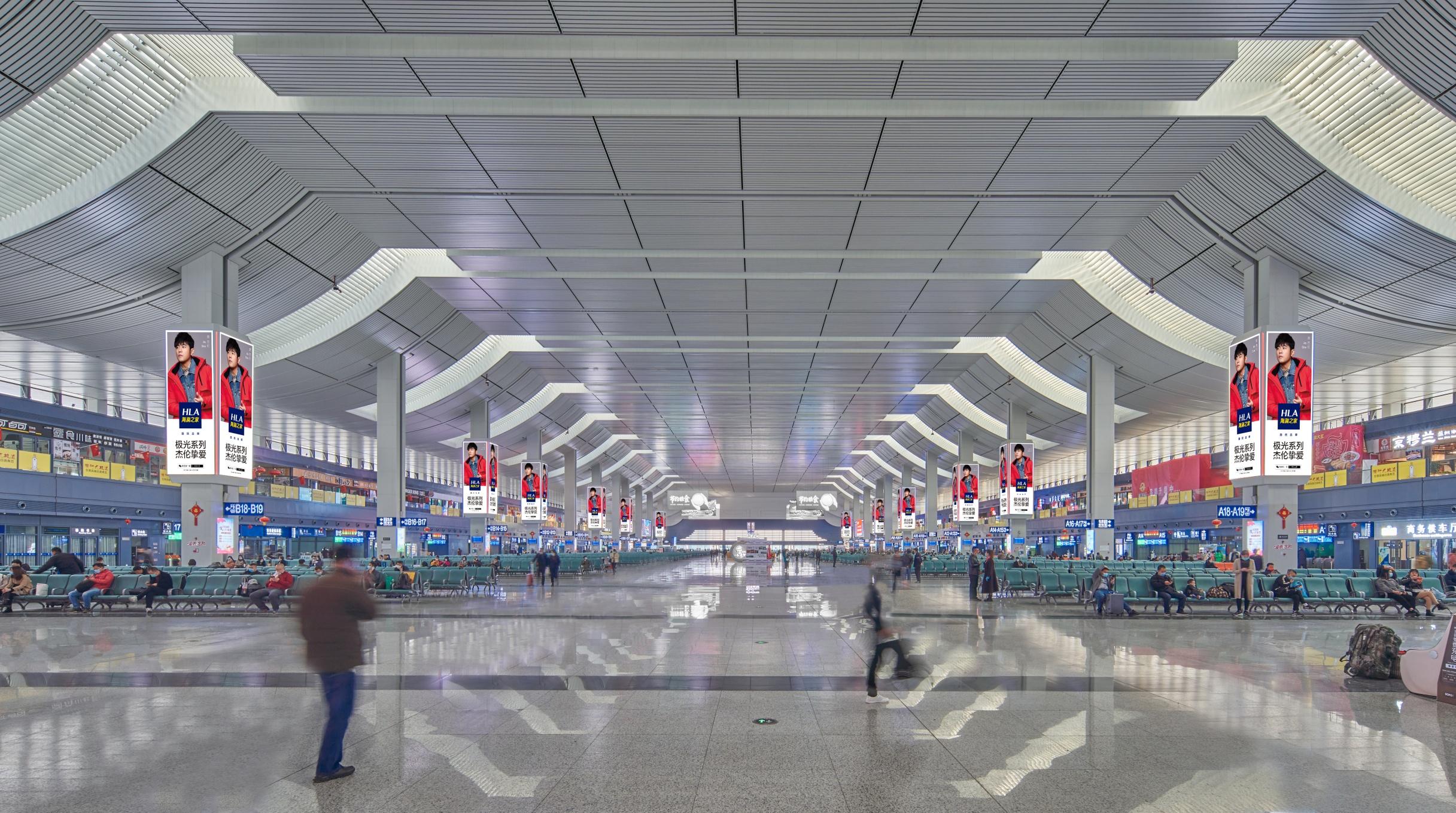 Lanzhou West Station Advertising-Station waiting hall lightbox 2