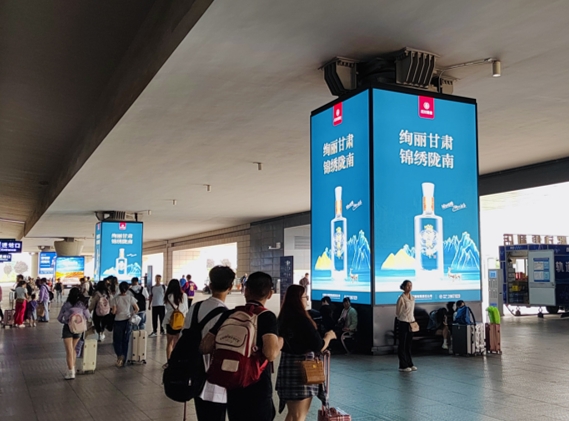 兰州西站广告-站台层立柱灯箱套装2