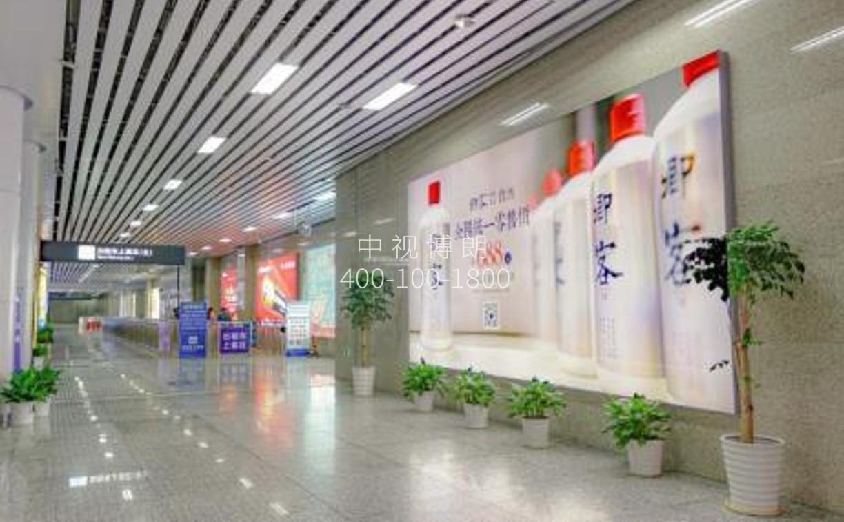 宁波站广告-北广场通道墙面灯箱