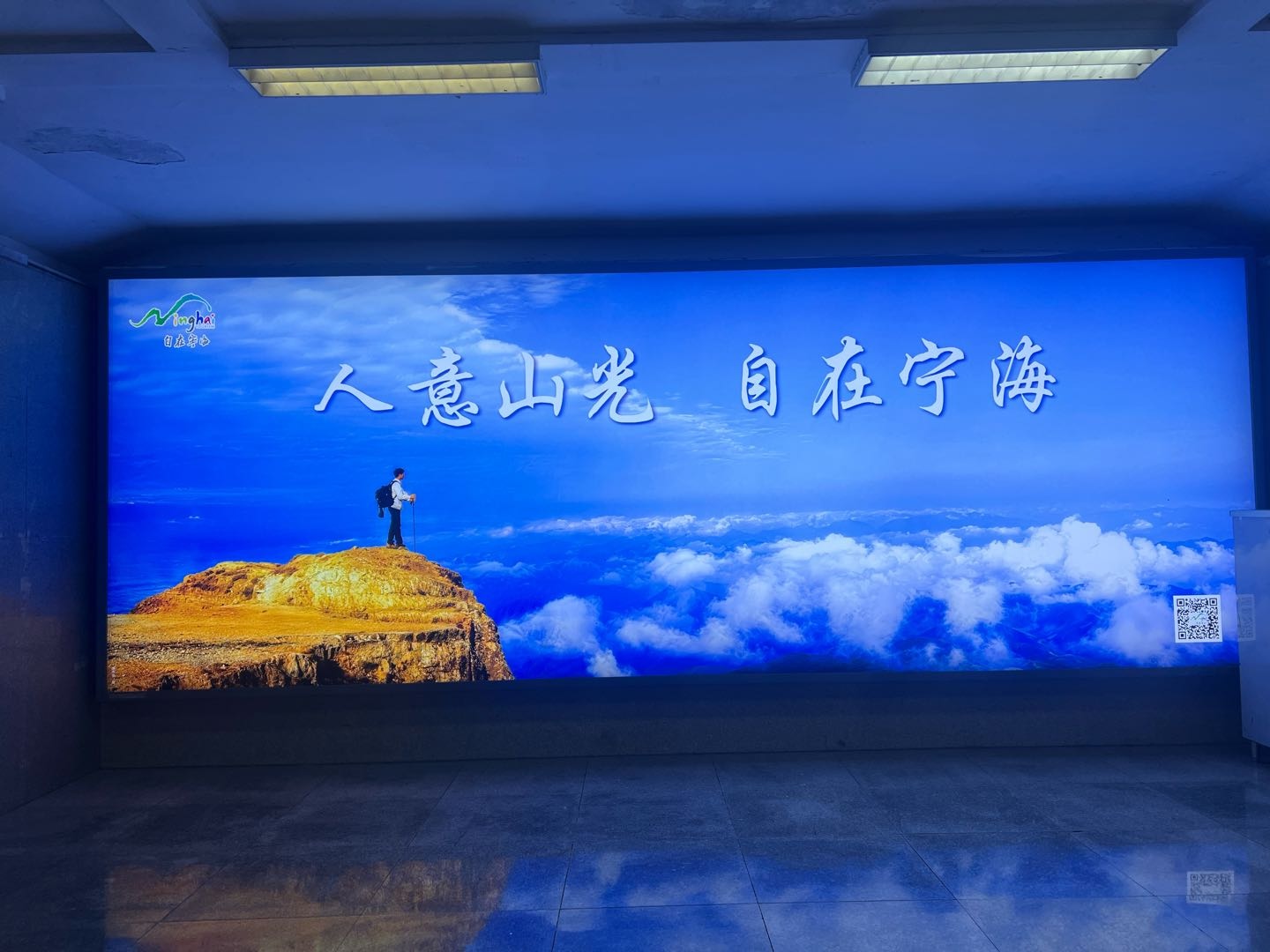 宁海站-进站通道灯箱2