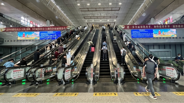 南京南站广告-北进站大厅LED大屏套装