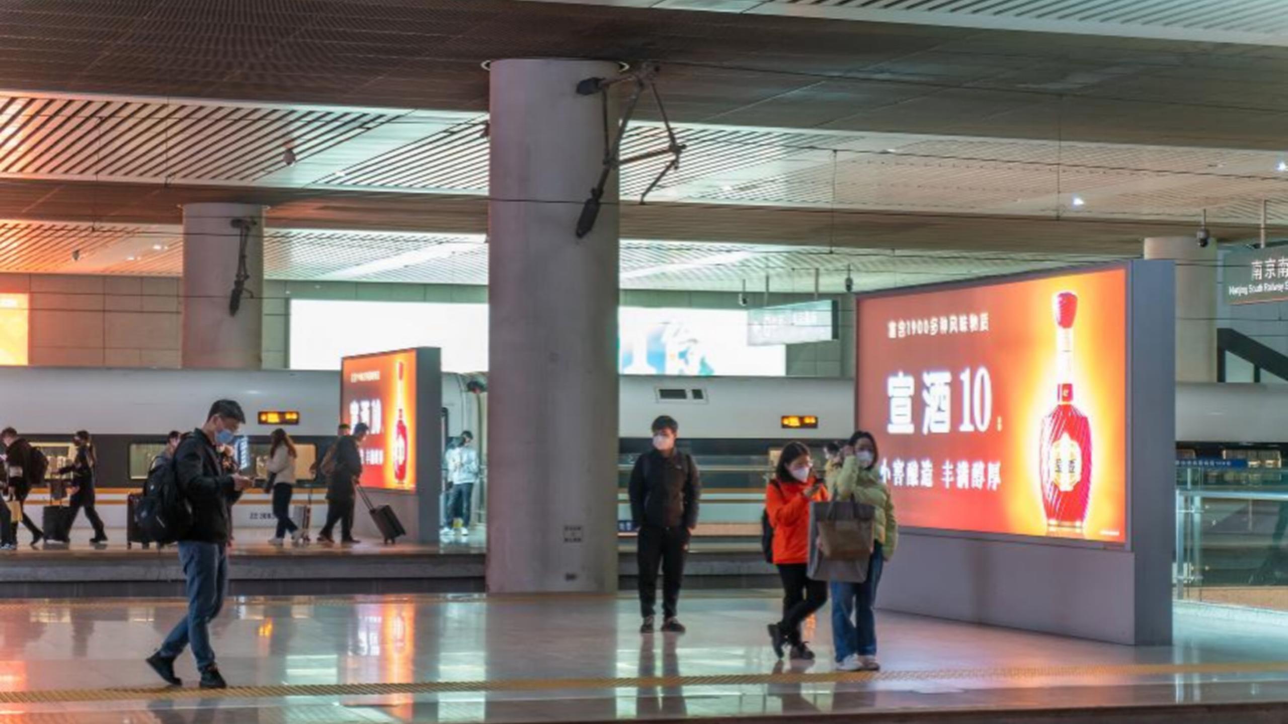 南京南站广告-站台层双面灯箱套装