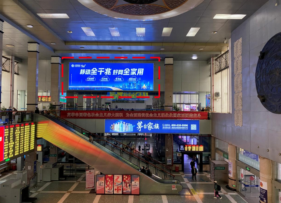 南宁站广告-进站大厅右侧灯箱1