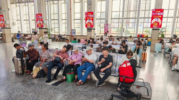 南宁站广告-候车室壁挂刷屏套装