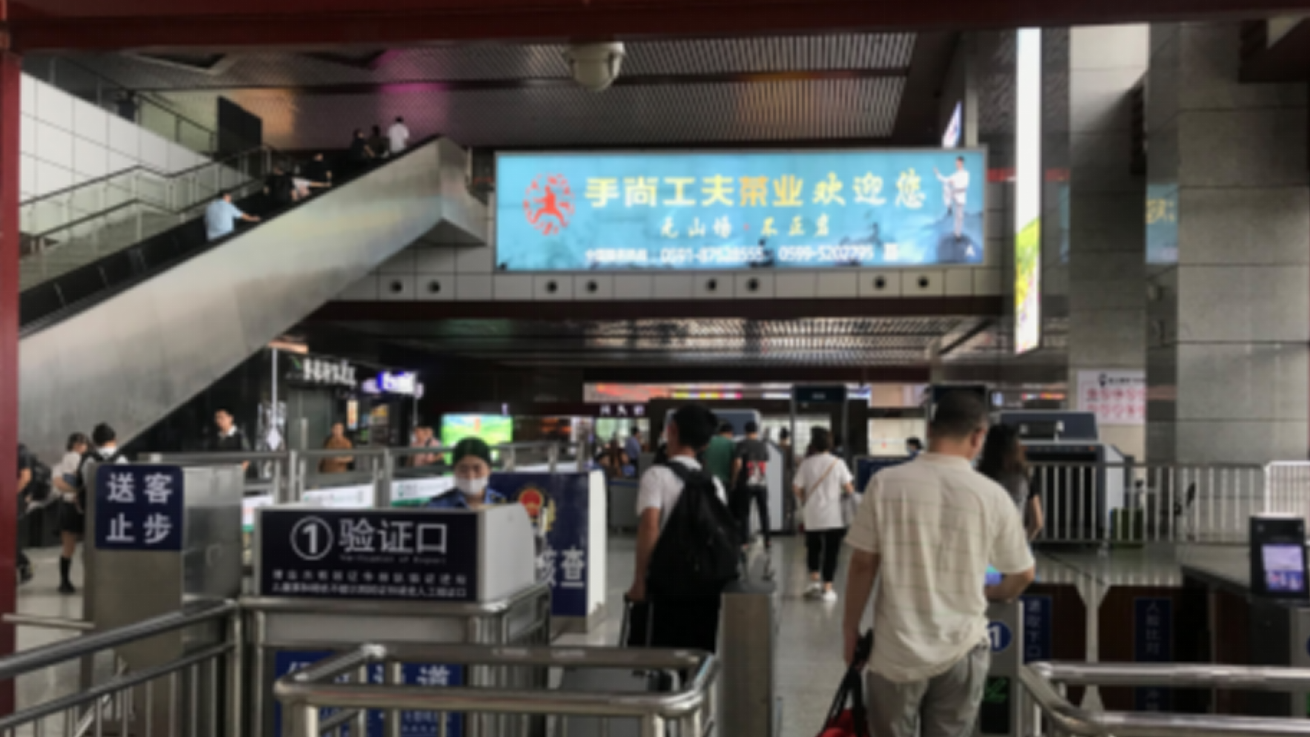 南平市站广告-进站候车厅灯箱A17