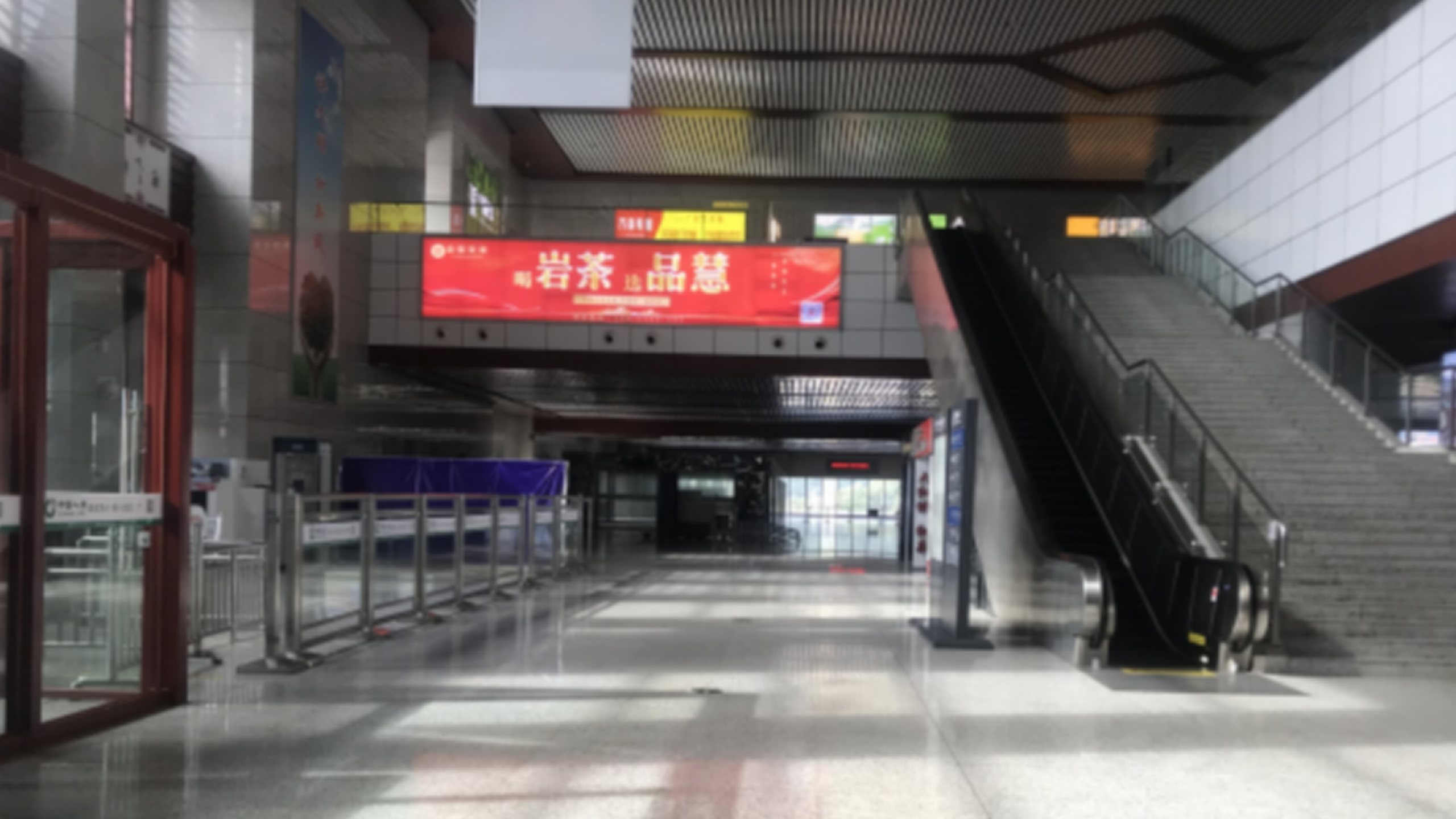 南平市站广告-进站候车厅灯箱A1