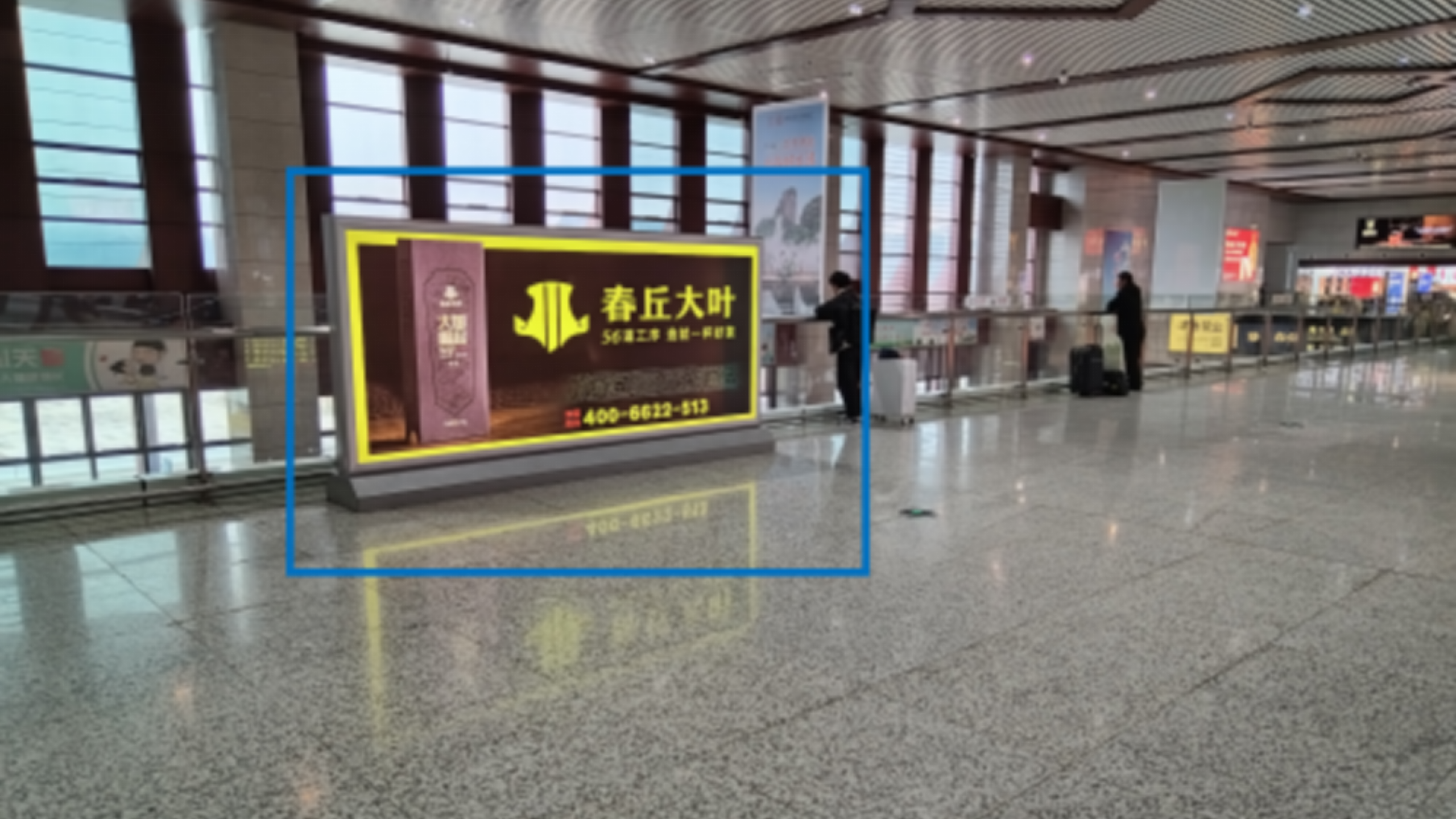 南平市站广告-进站候车厅落地灯箱A15