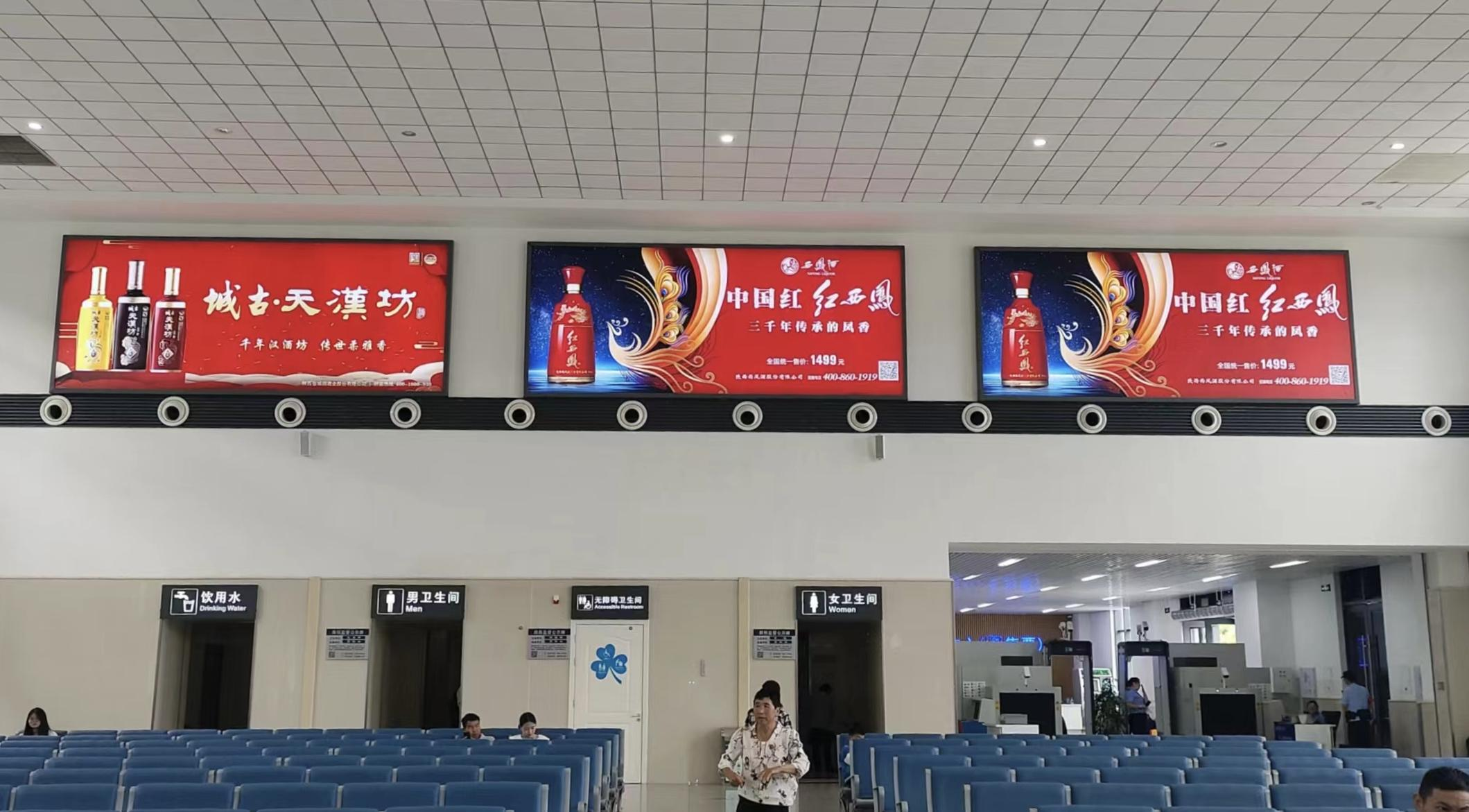 宁强南站-候车大厅墙面灯箱