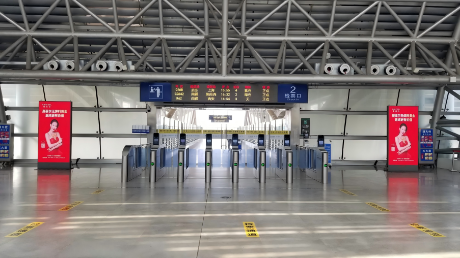 Южный вокзал Реклама-Наборы для самостоятельной щетки в зале ожидания