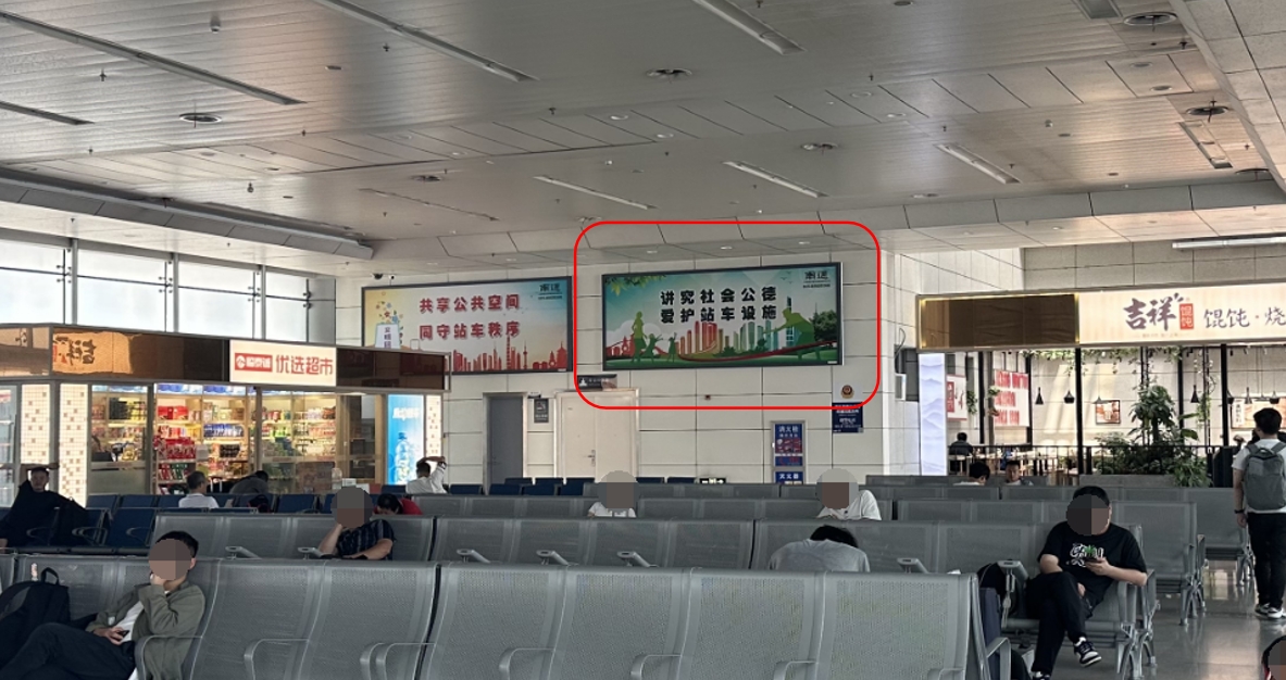 南通站广告-进站候车厅灯箱2