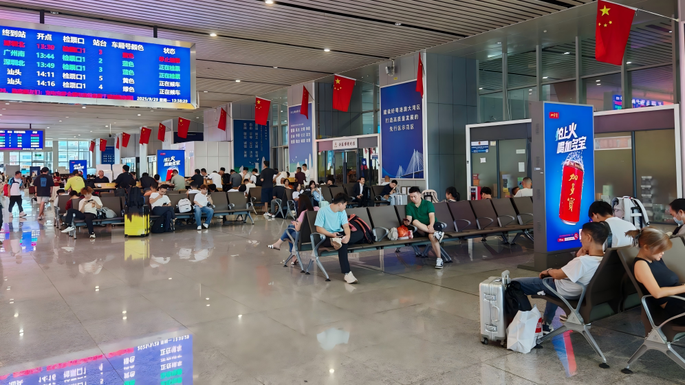 深圳坪山站-进站候车厅独立刷屏套装