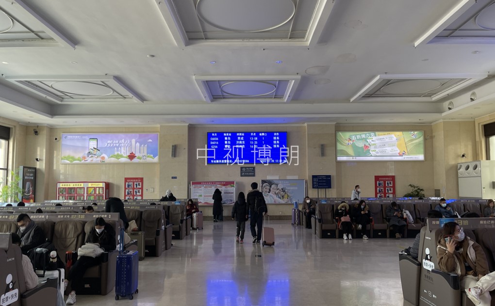 青岛站广告-东西候车室墙面灯箱