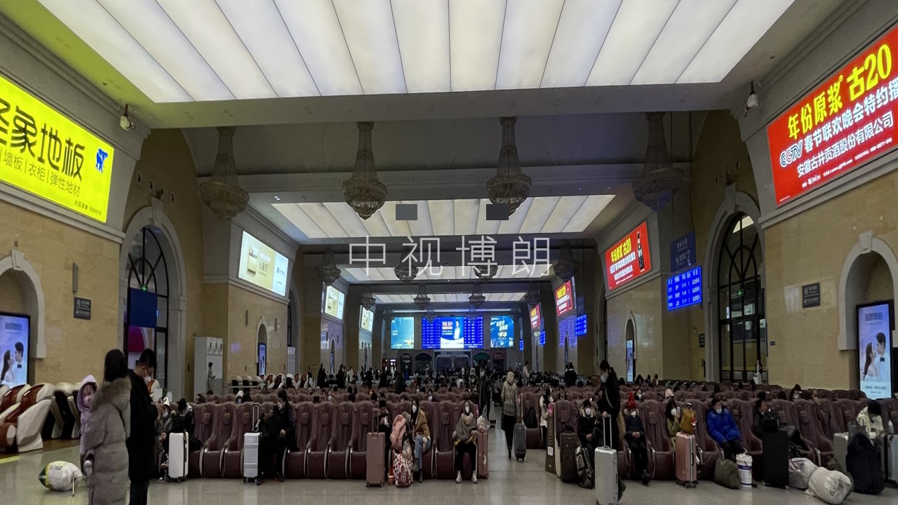 青岛站广告-南候车室墙面灯箱