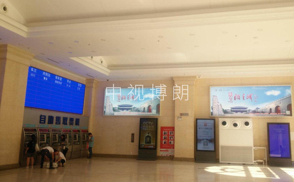青岛站广告-西售票厅灯箱