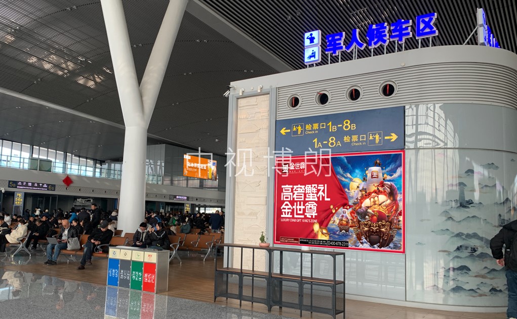 北京清河站广告-候车室中庭灯箱2