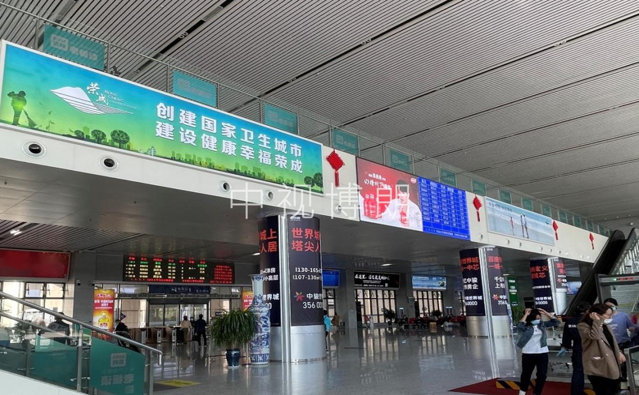 荣成站广告-进站厅横梁信息屏两侧灯箱