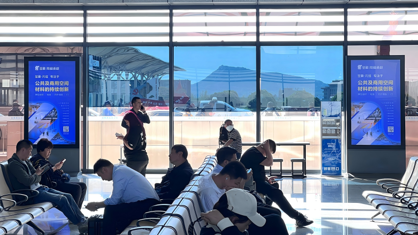 日照西站广告-候车室独立刷屏套装