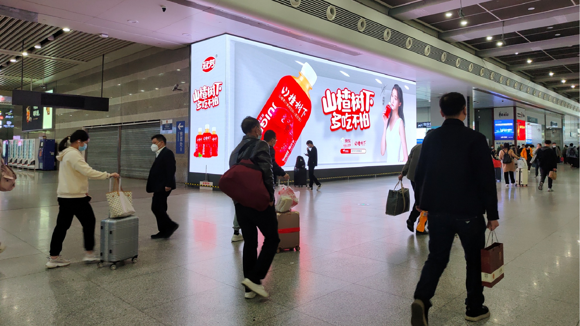 上海虹桥站广告-出站通道LED大屏套装
