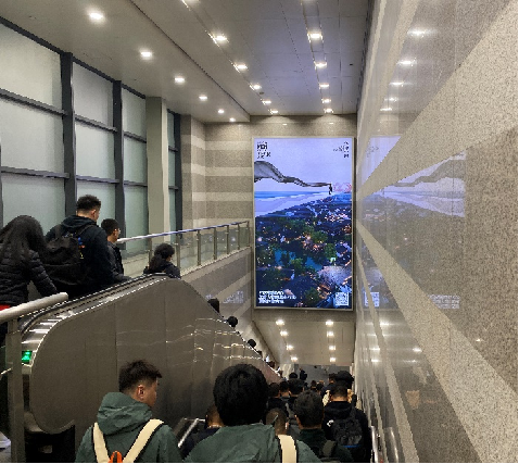 上海虹桥站广告-站台层出站梯顶灯箱