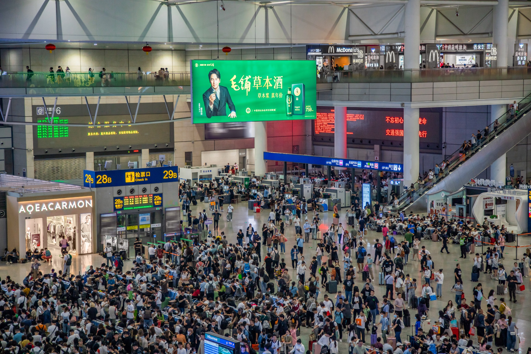 上海虹桥站广告-候车厅双面吊杆灯箱