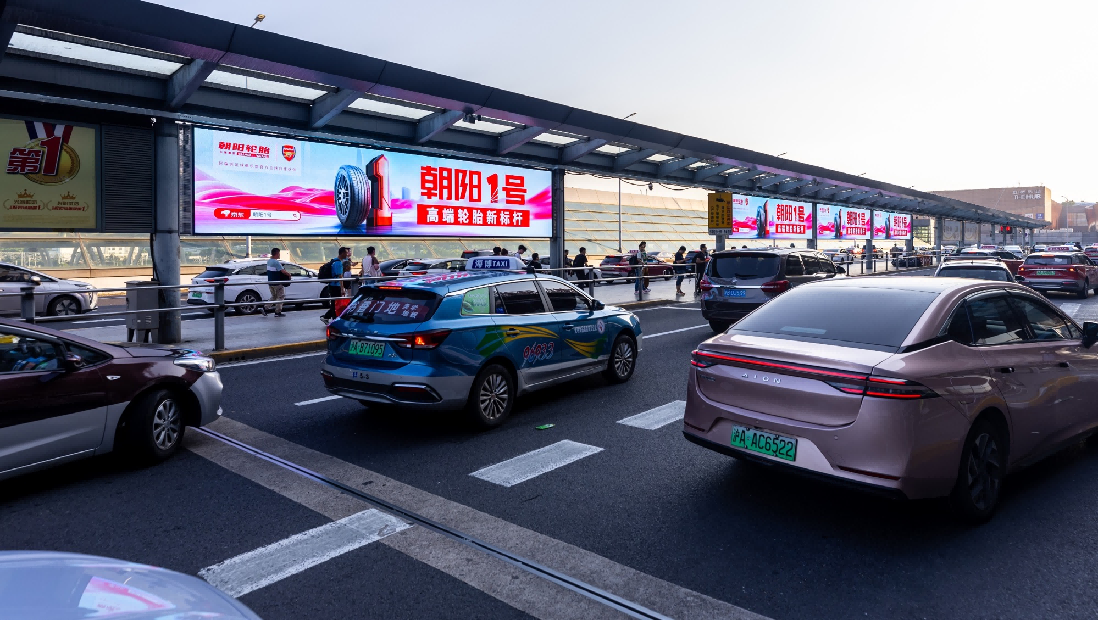 Shanghai Hongqiao Station Advertising-Departure level North South drop off platform 16 screens