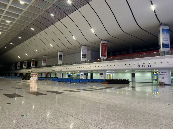 沈阳南站广告-进站大厅包柱灯箱