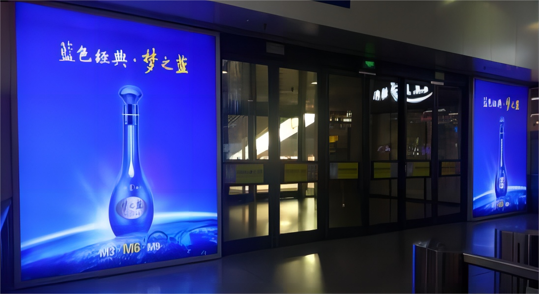 沈阳站广告-候车室A侧检票口灯箱套装