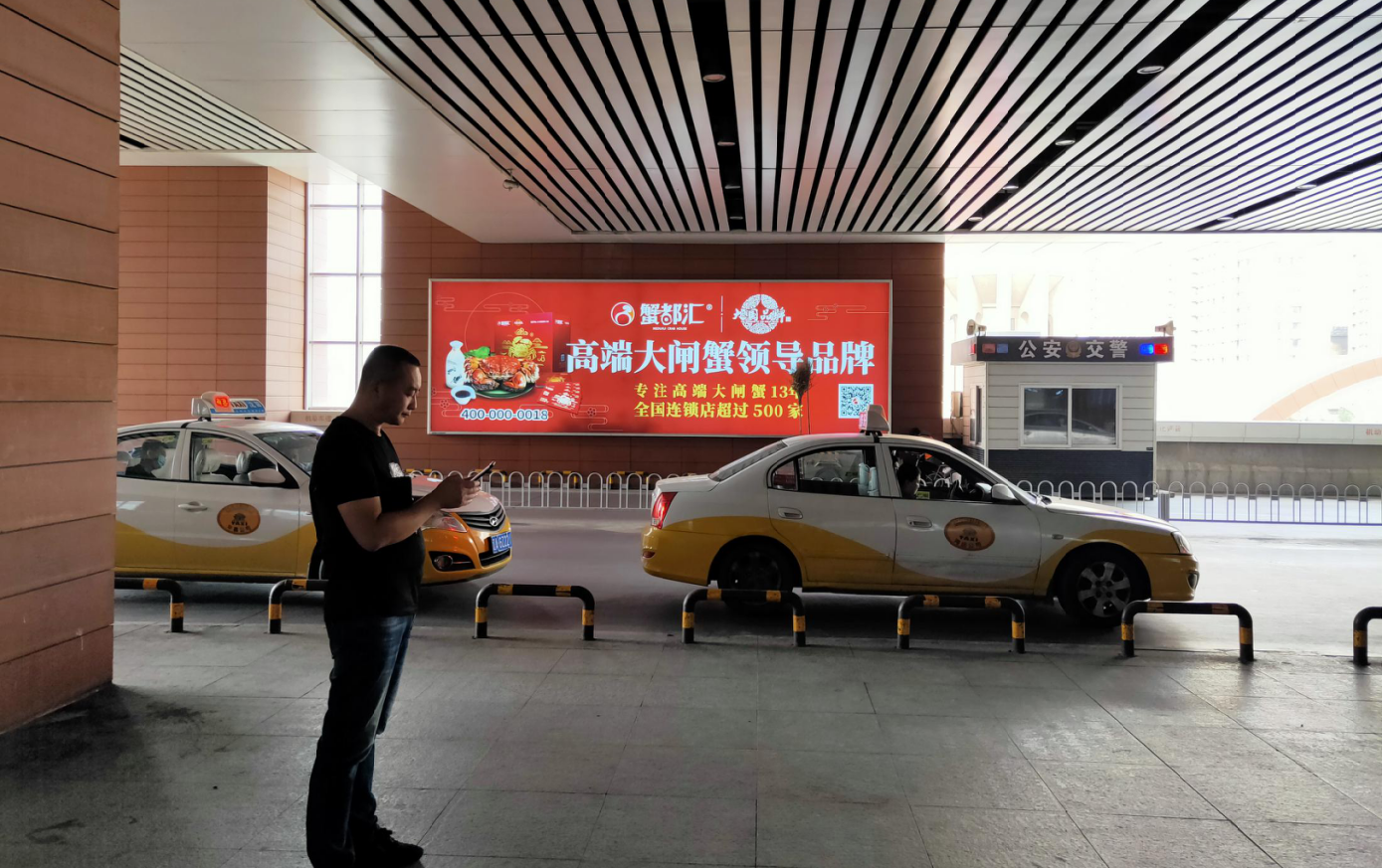 沈阳站广告-西落客平台灯箱