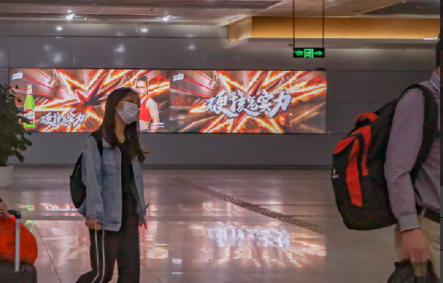 深圳北站广告-一层换乘厅墙体灯箱