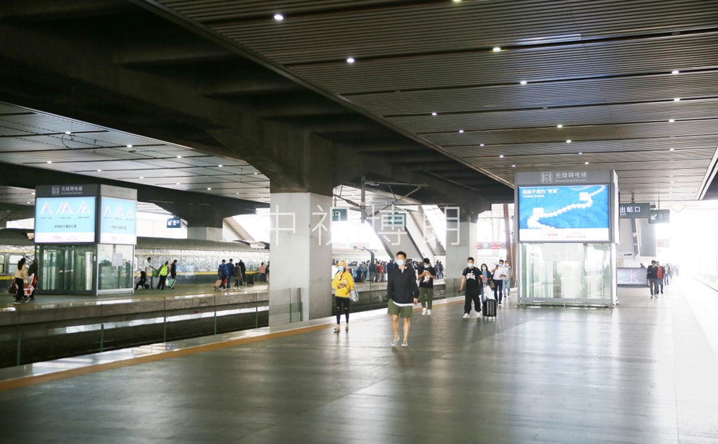 苏州站广告-站台直梯灯箱套装