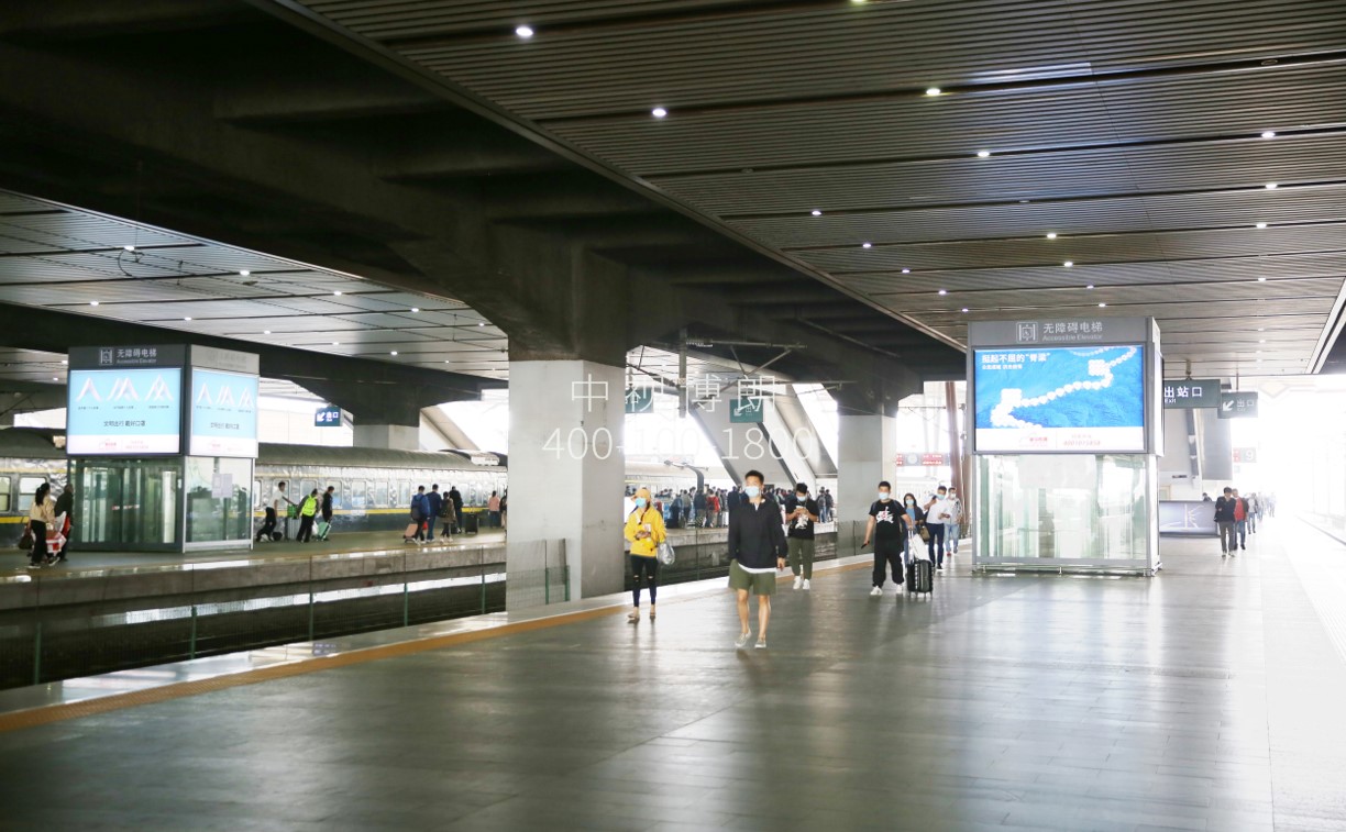 苏州站广告-站台直梯灯箱套装